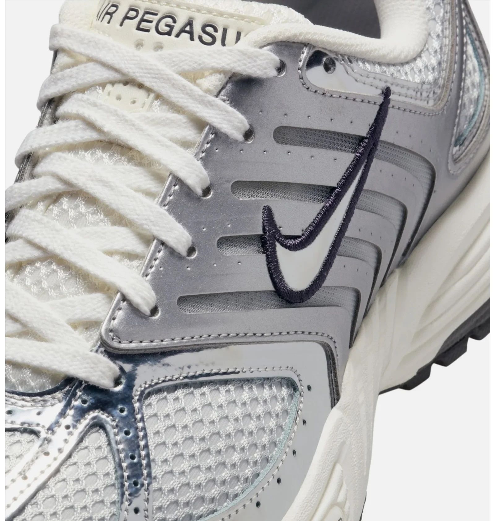 Кросівки жіночі NIKE AIR PEGASUS 2K5 CHROME LIFESTYLE SHOE METALLIC HJ7310-025 HJ7310-025 36 фото