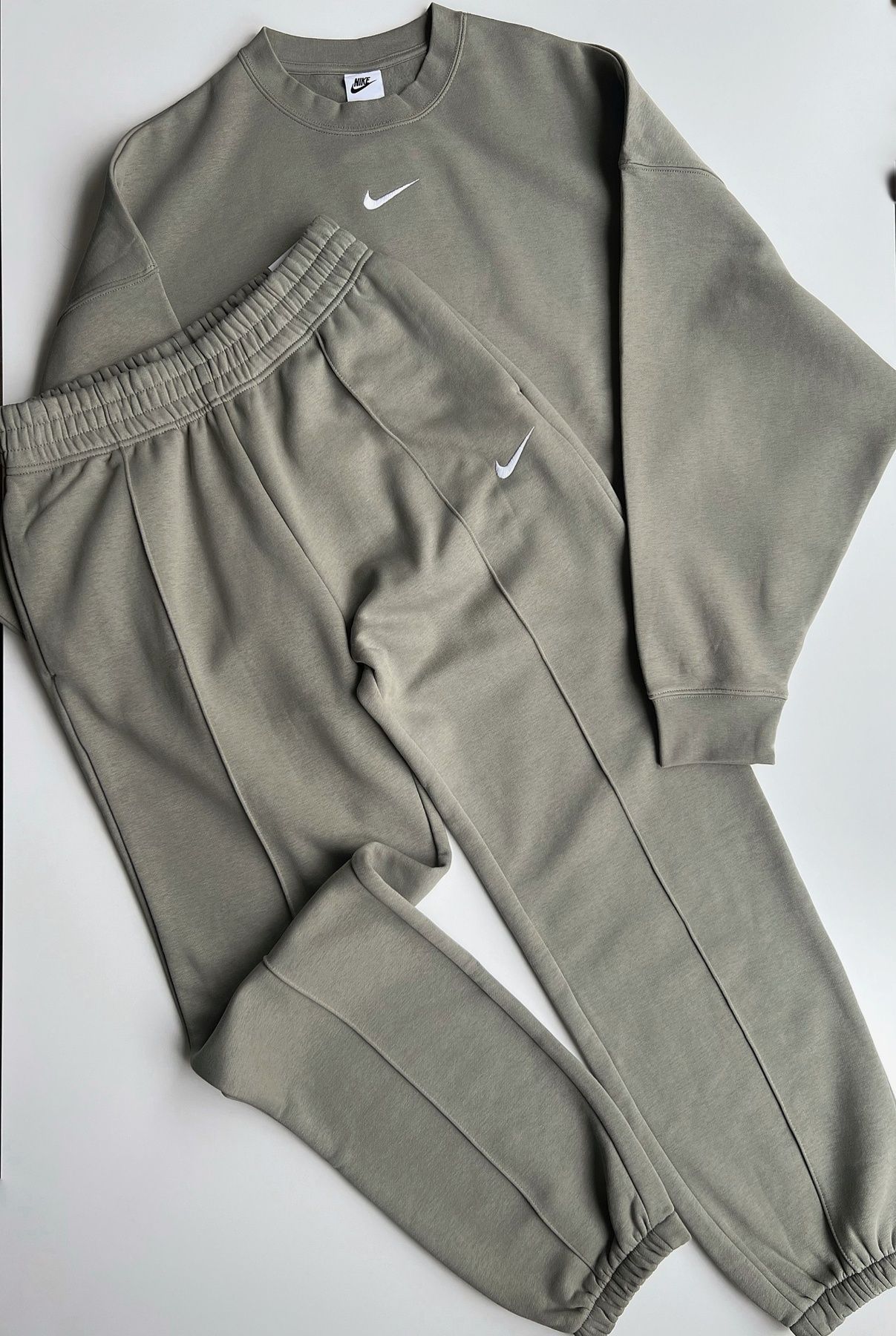Женский спортивный костюм NIKE (масло) BV4089-320 / DJ7665-320 BV4089-320/DJ7665-320  S фото