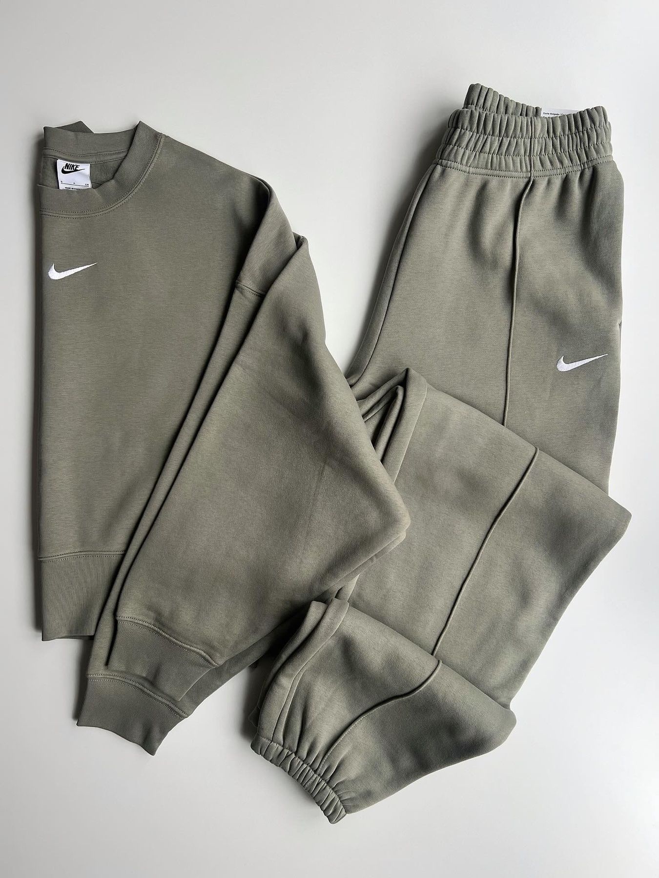 Женский спортивный костюм NIKE (масло) BV4089-320 / DJ7665-320 BV4089-320/DJ7665-320  S фото