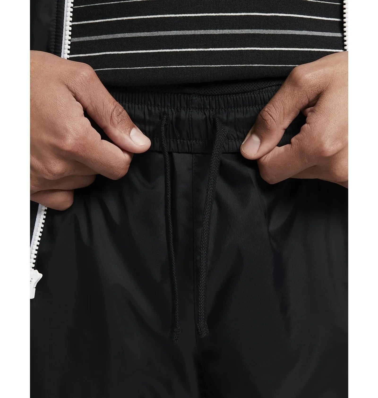 Спортивний костюм чоловічий чорний NIKE CLUB LND WVN TRK SUIT BLACK DR3337-010 DR3337-010 S фото