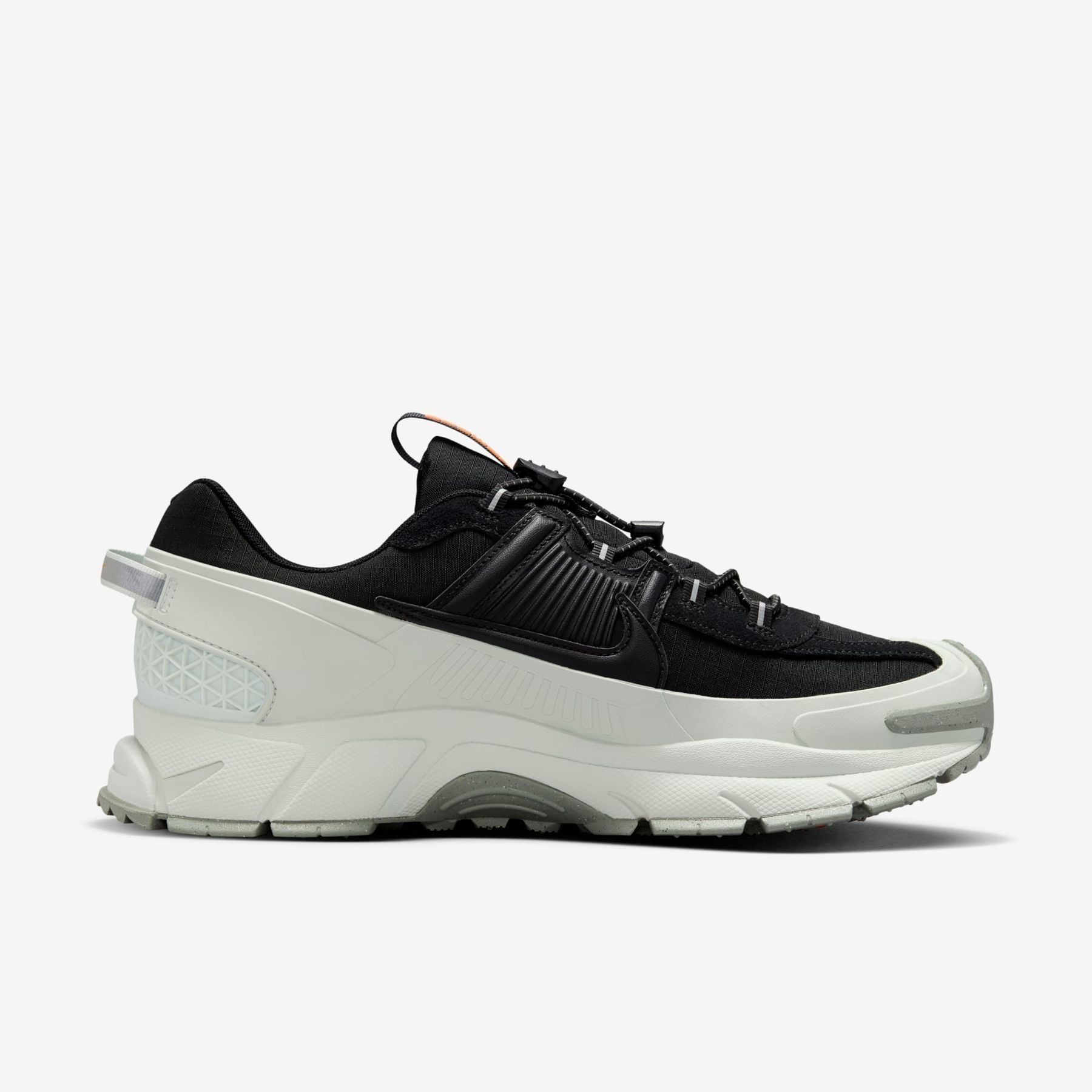 Кросівки унісекс Nike Zoom Vomero Roam White/Black FV2295-001 FV2295-001 36.5 фото
