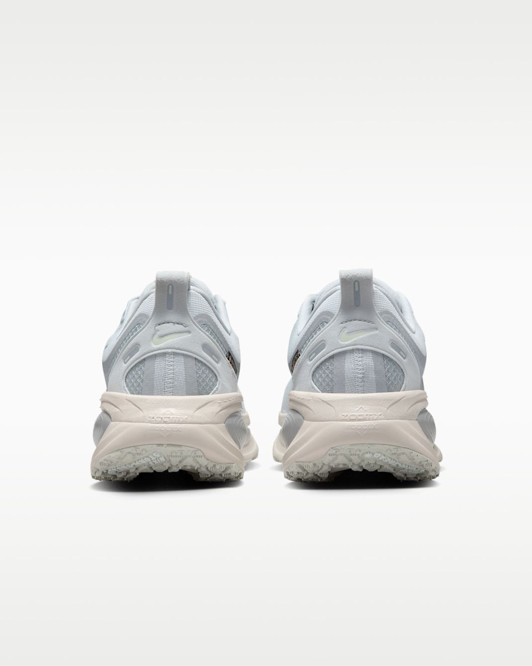 Кросівки чоловічі Nike Vomero 18 Gore-Tex HQ7001-003 HQ7001-003 40 фото